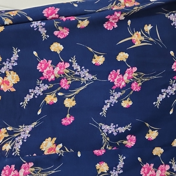 ⭐️Olive & Leaf blue floral top size M - Picture 2 of 5